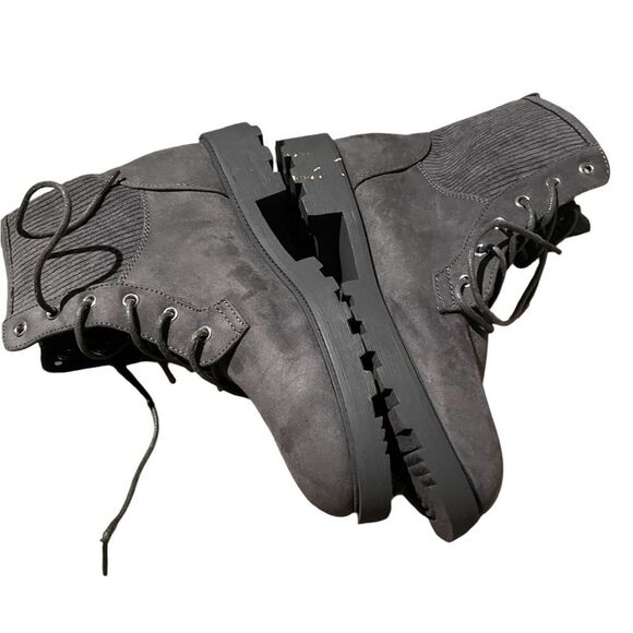 Just fab size 7.5 women’s  Gray Lace-Up Boots new never worn - Picture 2 of 4